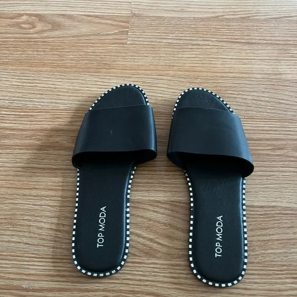 Slippers - Picture 2 of 3